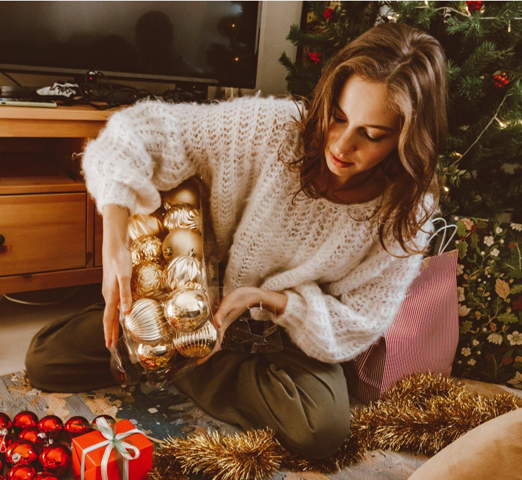 Embrace the Season with a Cozy Tree Skirt